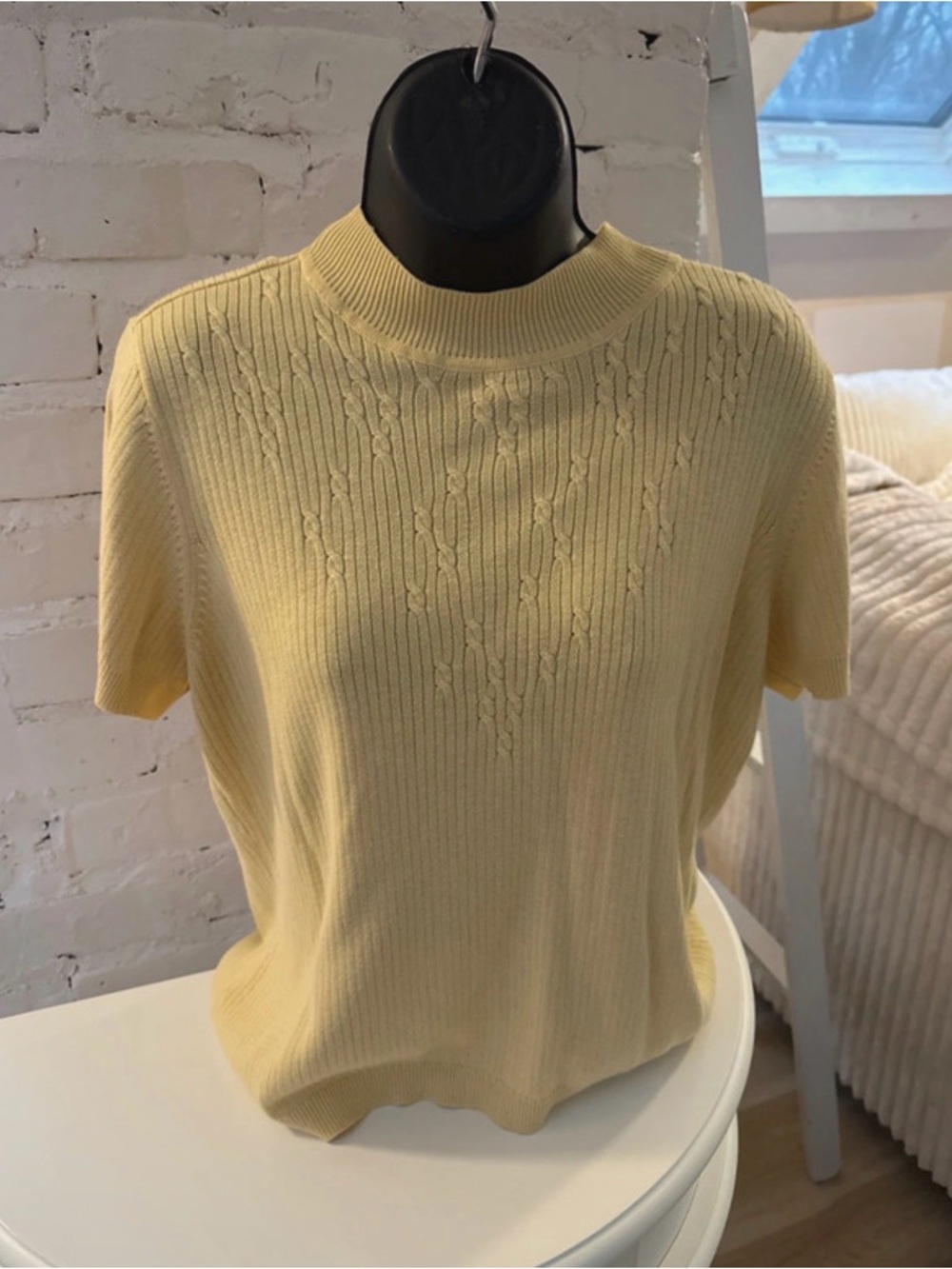 Liz Claiborne Women's butter Yellow Short Sleeve Knit Top